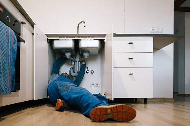 Professional Emergency Plumber technician working in Causey, NM